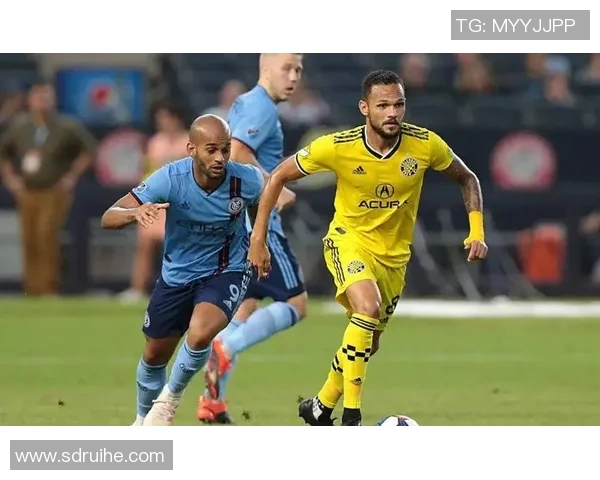 亚特兰大与哥伦布的激烈对决揭示了球队实力的较量与战术的博弈