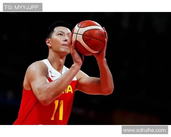 易建联重返赛场展现不屈精神助力中国篮球再创辉煌之路 易建联重返赛场展现不屈精神助力中国篮球再创辉煌之路