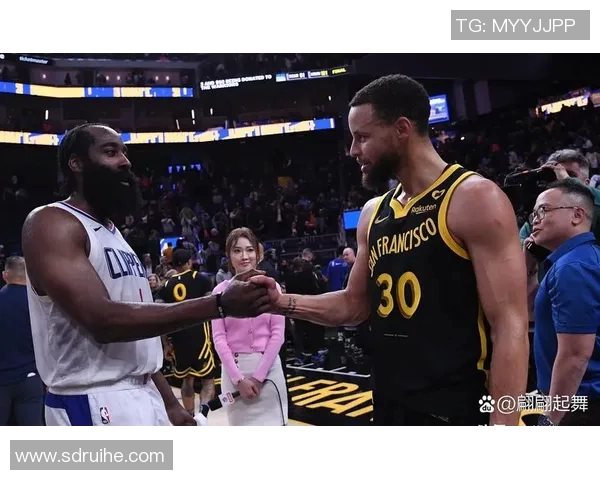 2015年勇士与掘金季后赛第四场精彩对决回顾与分析 2015年勇士与掘金季后赛第四场精彩对决回顾与分析