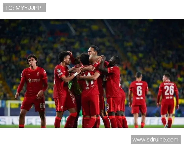 首回合曼联与巴黎激战正酣谁能在欧冠赛场上笑到最后