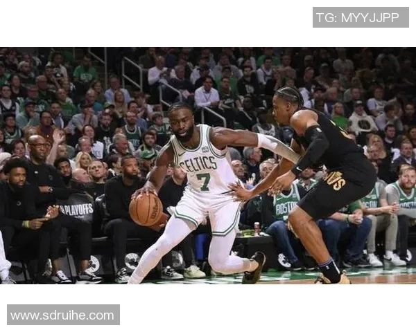 骑士与凯尔特人历史交锋战绩分析及近期表现对比 骑士与凯尔特人历史交锋战绩分析及近期表现对比