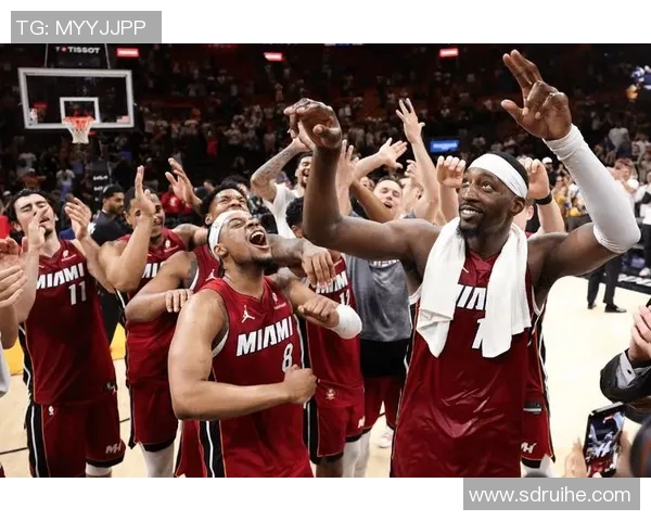 10月31日马刺与热火全场精彩对决回顾与分析 10月31日马刺与热火全场精彩对决回顾与分析