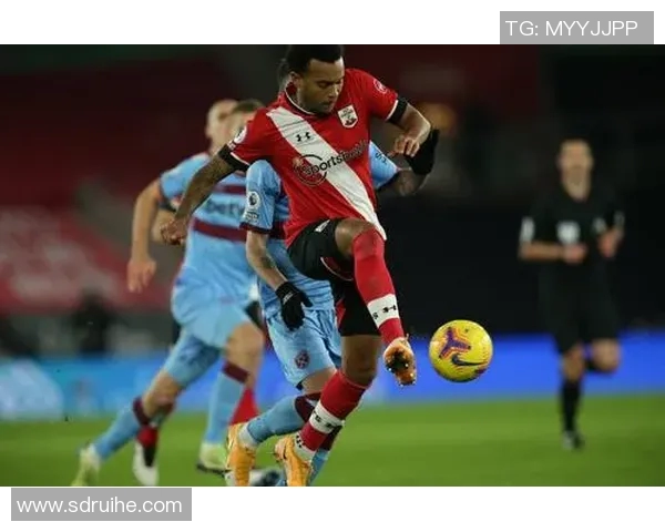 南安普顿主场迎战西布罗英超对决引发球迷热议与期待