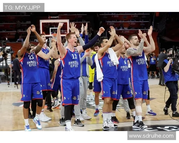 巴伦西亚与埃菲斯激战正酣谁能在欧冠赛场笑到最后 巴伦西亚与埃菲斯激战正酣谁能在欧冠赛场笑到最后