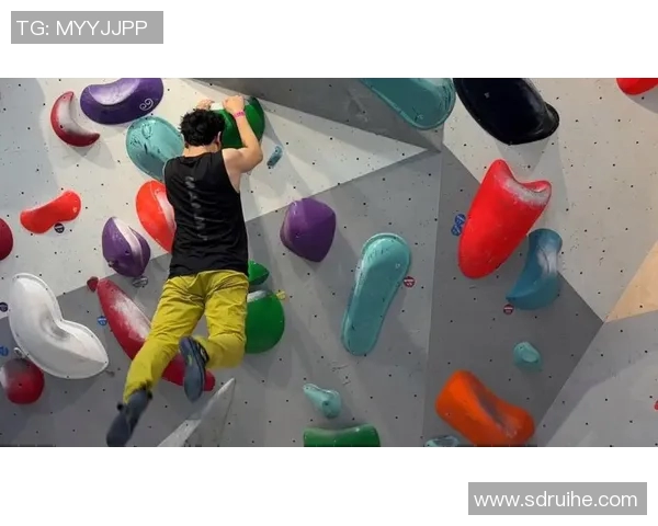 攀岩深度探索:揭秘成都攀岩队的训练与控制技巧 攀岩深度探索:揭秘成都攀岩队的训练与控制技巧