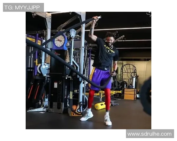 湖人对阵火箭麦基的精彩表现引发球迷热议与期待 湖人对阵火箭麦基的精彩表现引发球迷热议与期待