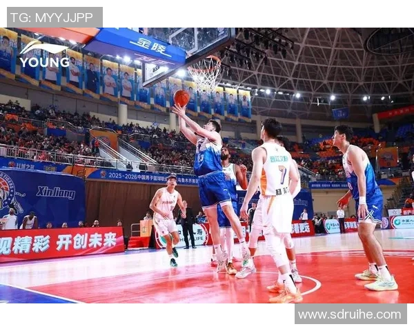 篮球明星看点揭秘：赛场背后的故事与荣耀时刻分析